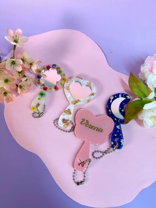 MirrorMädels - Mini Spiegel Anhänger Blume Herz Schmetterling Mond Kosmetik Mäppchen