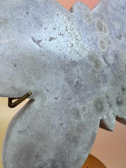 Pink Amethyst Schmetterling auf Metallständer