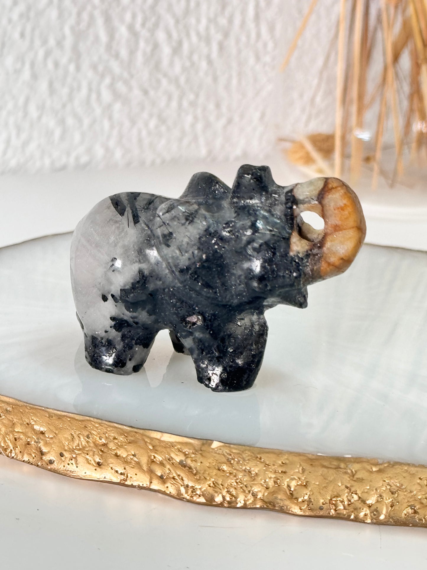Turmalin in Quarz Elefant Nr. 15