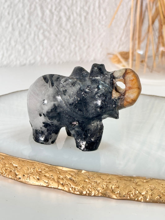 Turmalin in Quarz Elefant Nr. 15