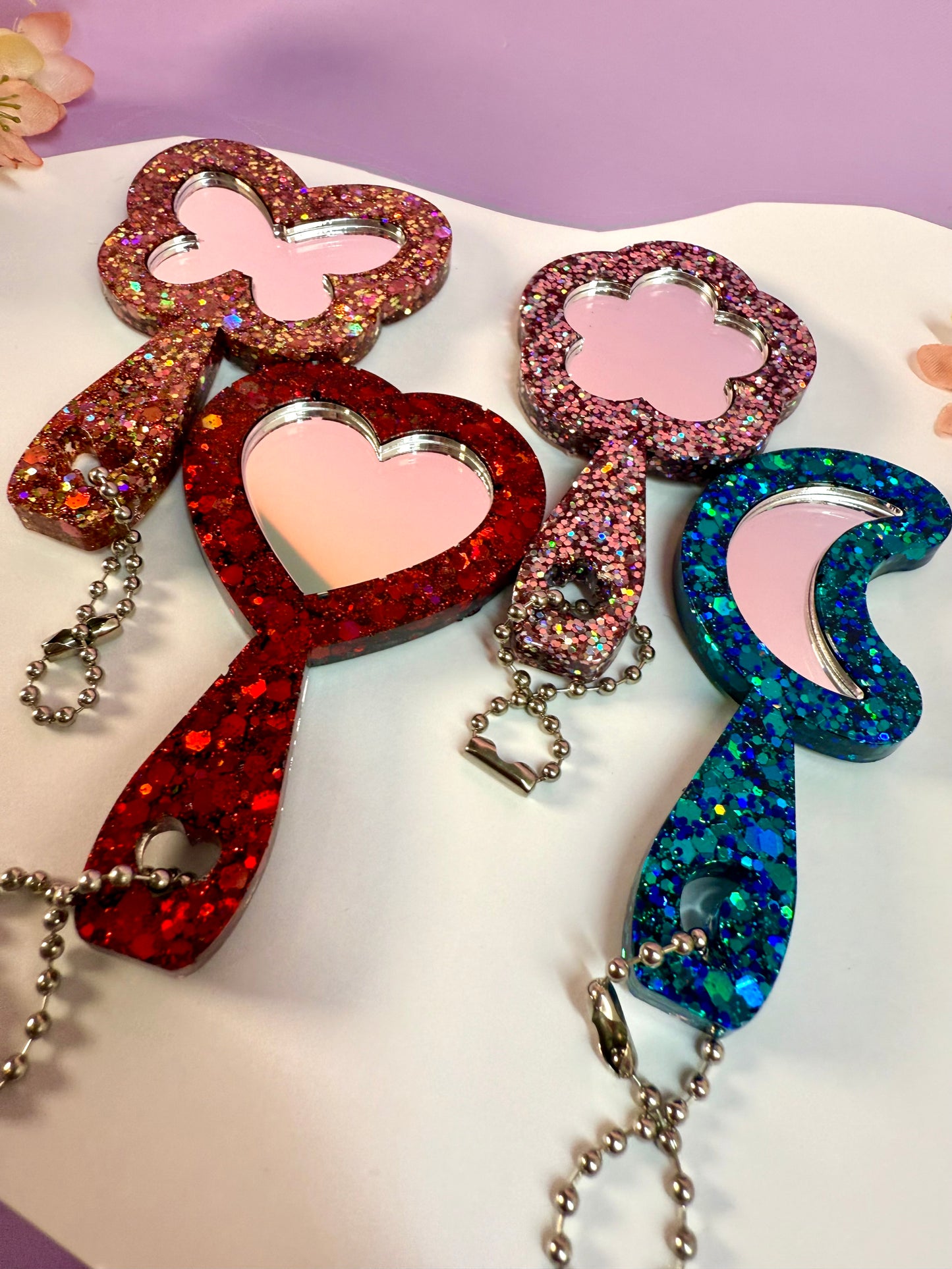 MirrorMädels - Mini Glitzer Spiegel Anhänger Blume Mond Herz Schmetterling Taschenanhänger