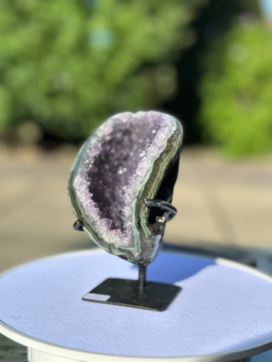 Amethyst auf Metallständer Nr. 16