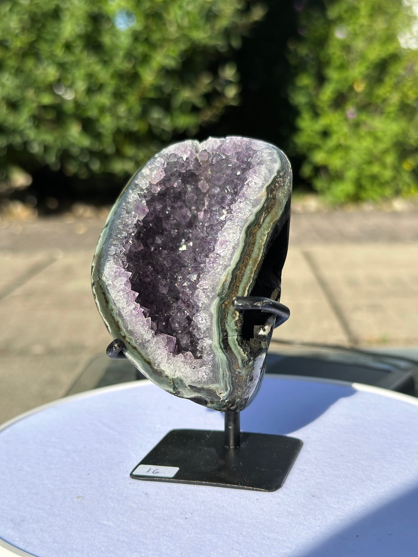 Amethyst auf Metallständer Nr. 16