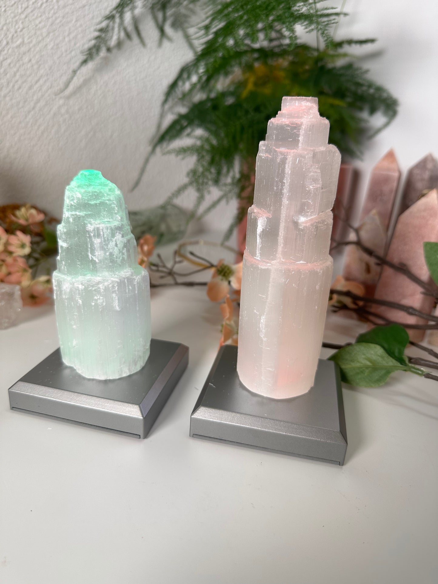 Selenit Turm mit LED Beleuchtung
