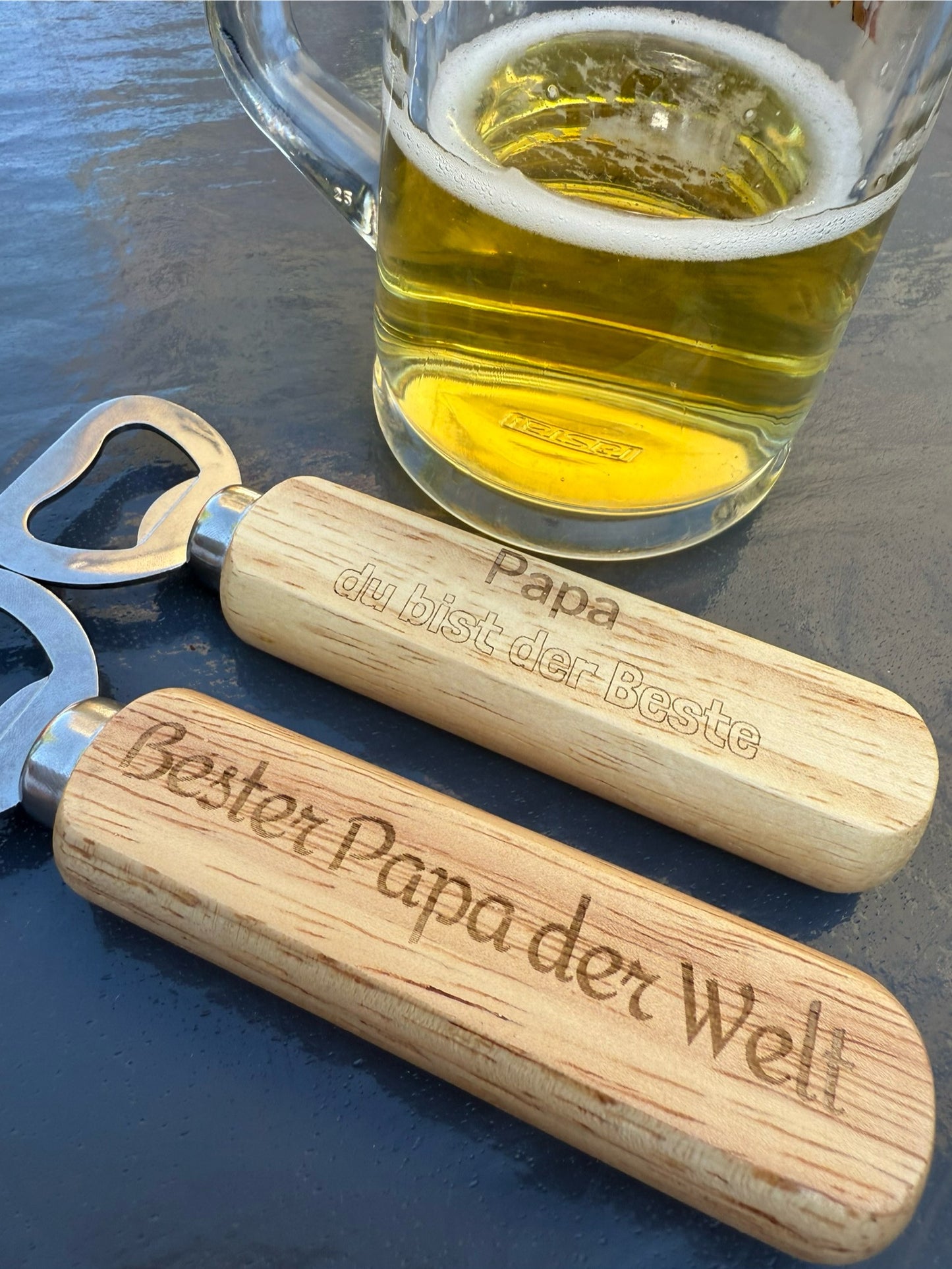 Personalisierbarer Flaschenöffner Vatertag Geschenkidee Männer Bar Camping