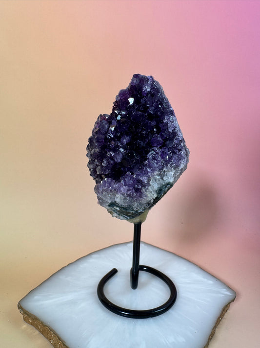 Amethyst auf Metallständer Nr. 88