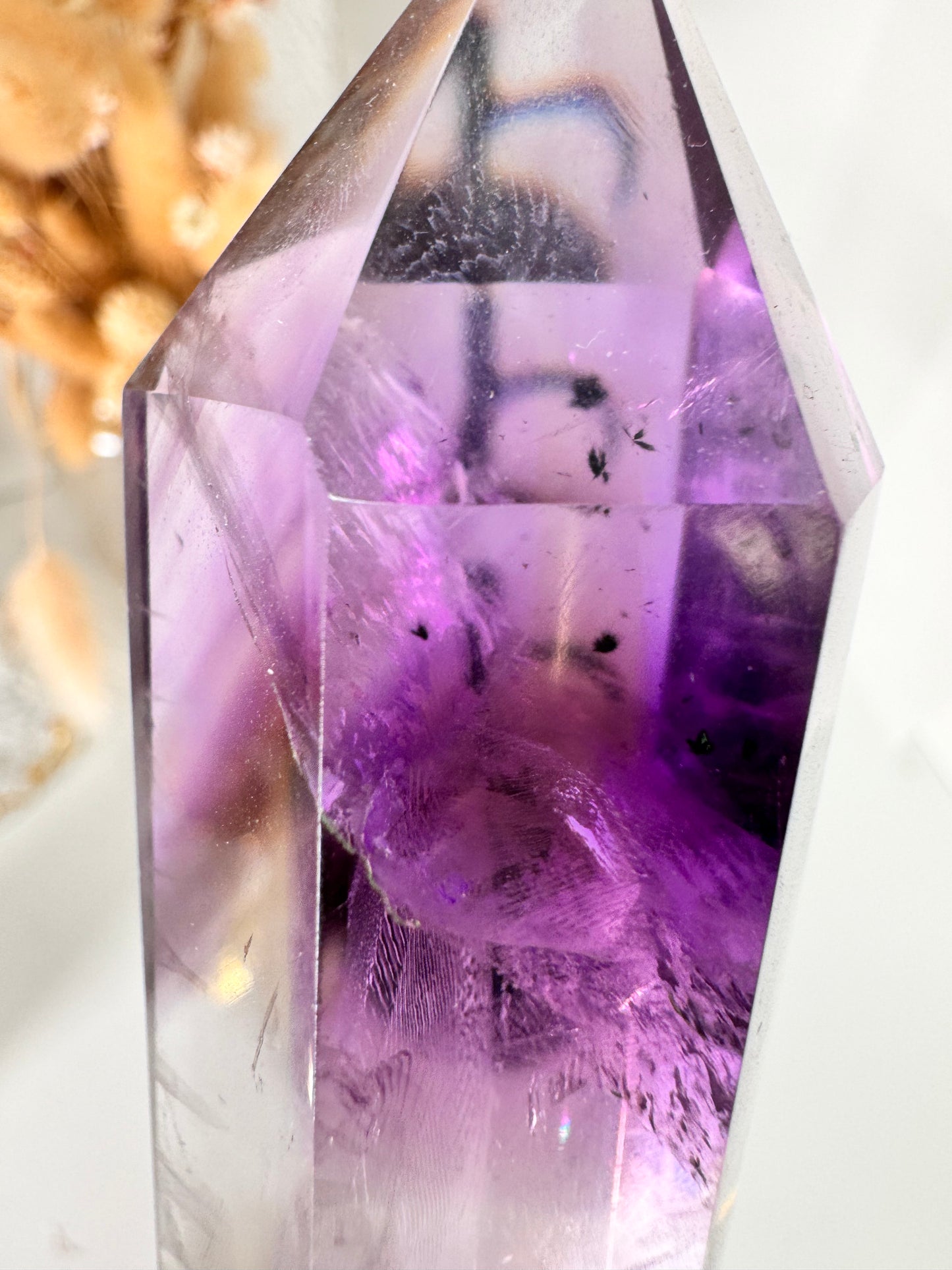 Amethyst Zepter auf schwarzem Metall Ständer