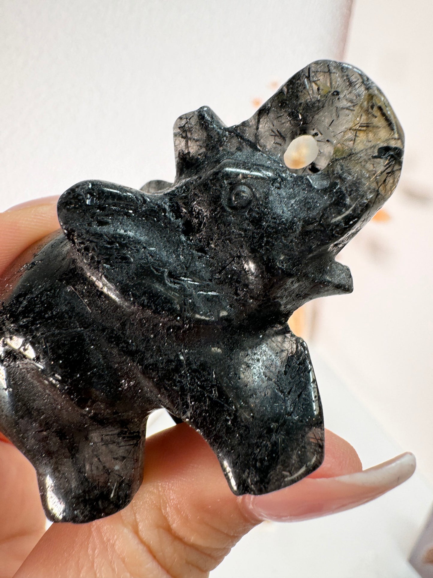 Turmalin in Quarz Elefant Nr. 17