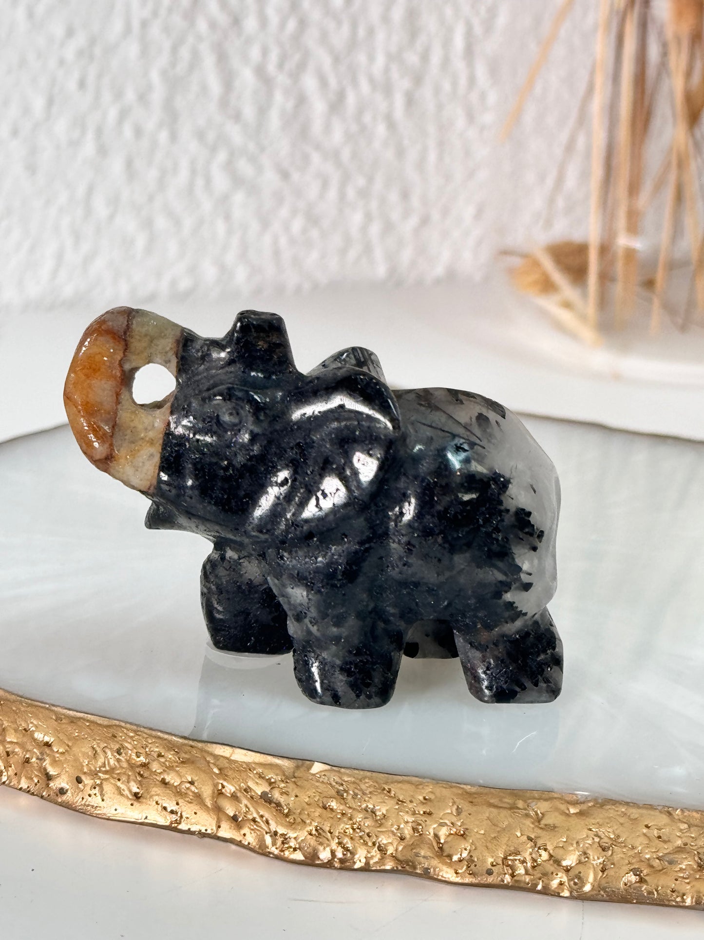 Turmalin in Quarz Elefant Nr. 15