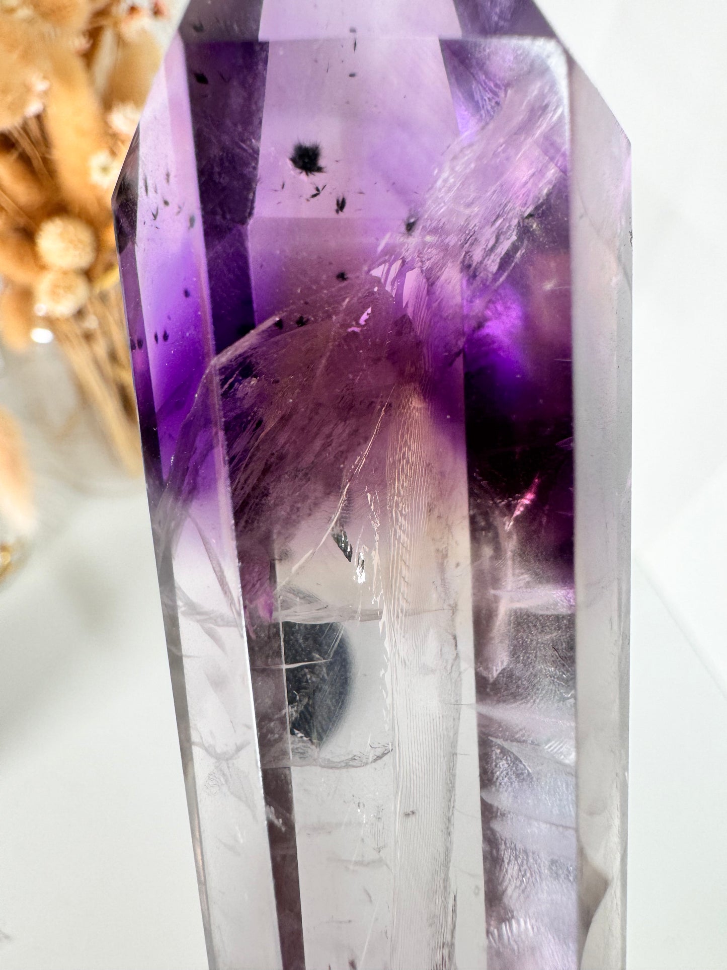 Amethyst Zepter auf schwarzem Metall Ständer