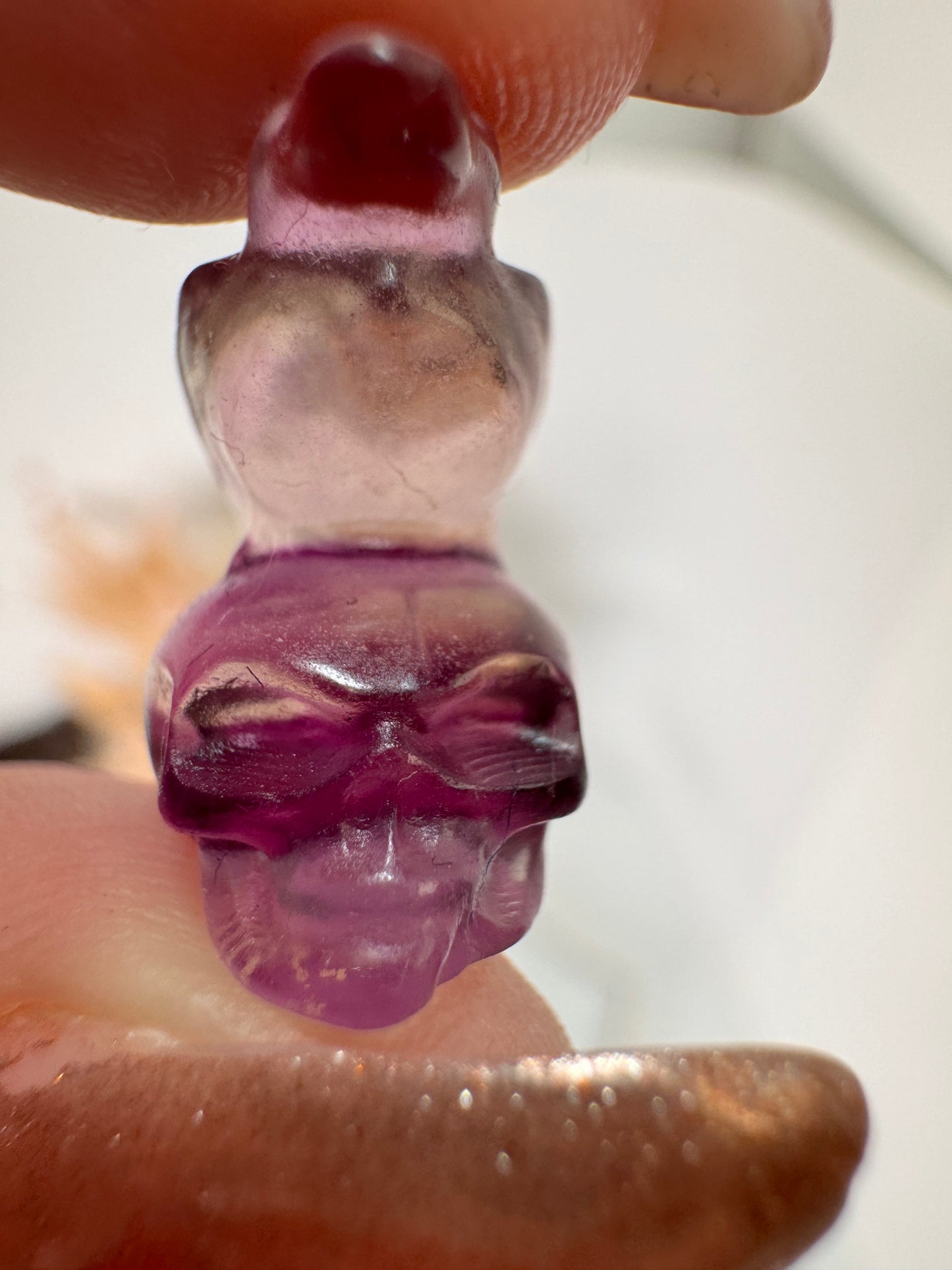 Mystery Mini Fluorit Totenkopf mit Rabe