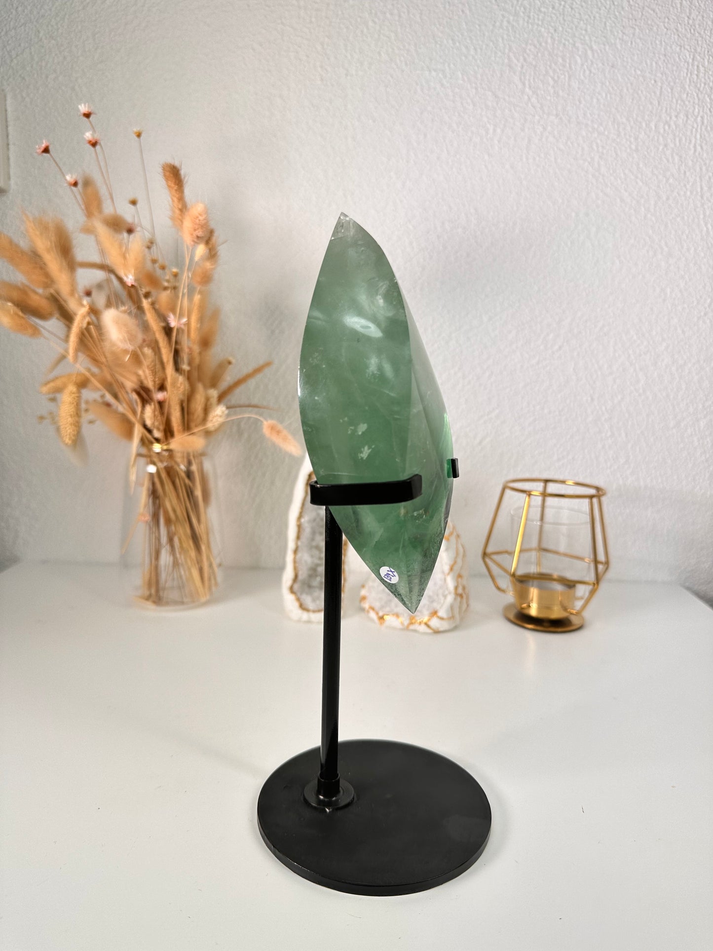 Fluorit auf schwarzem Metallständer 139X