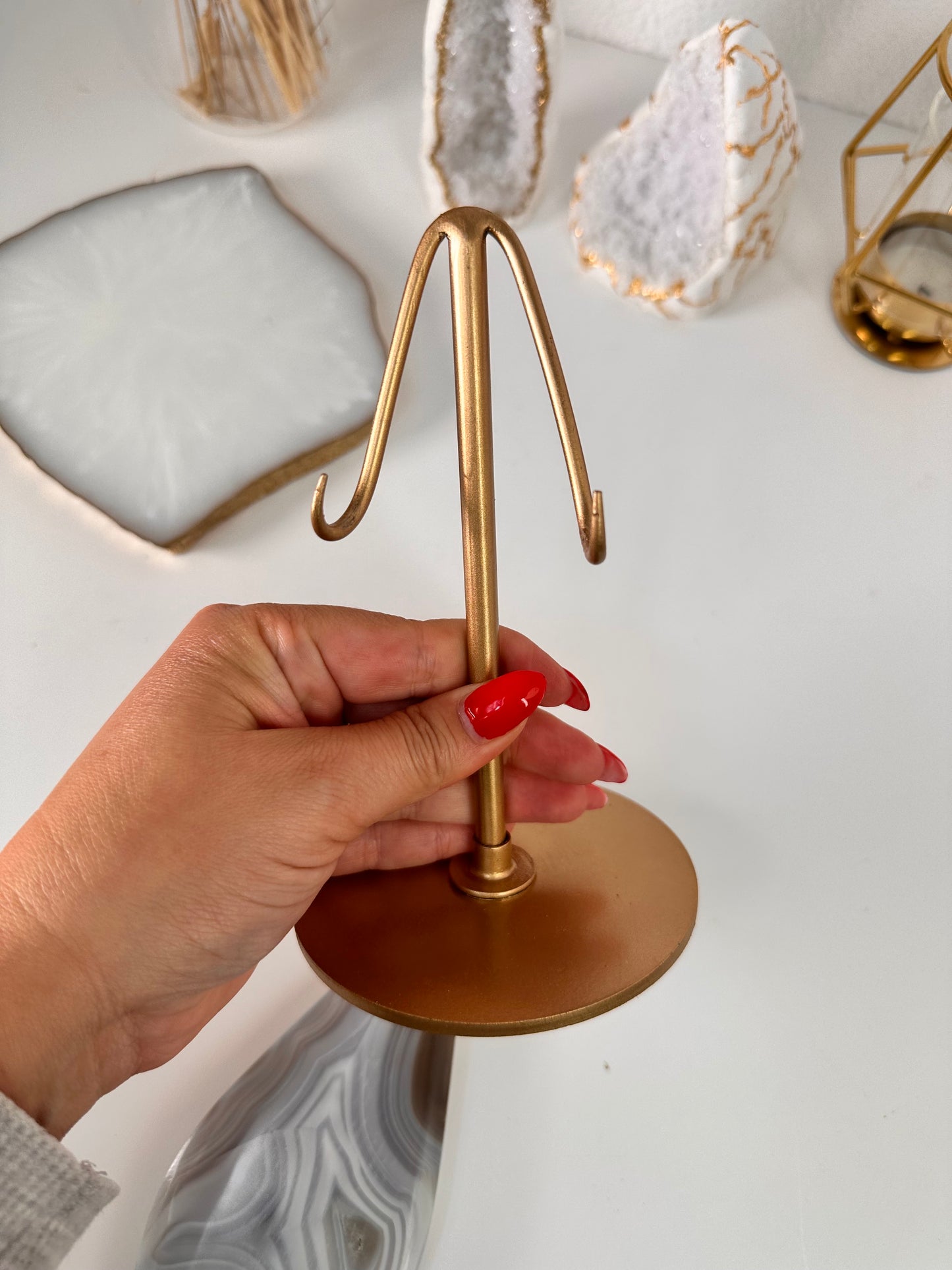Achat auf goldenen Metallständer 75Z