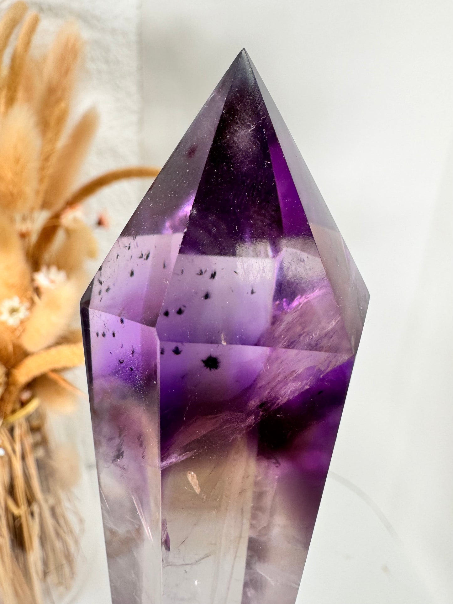 Amethyst Zepter auf schwarzem Metall Ständer