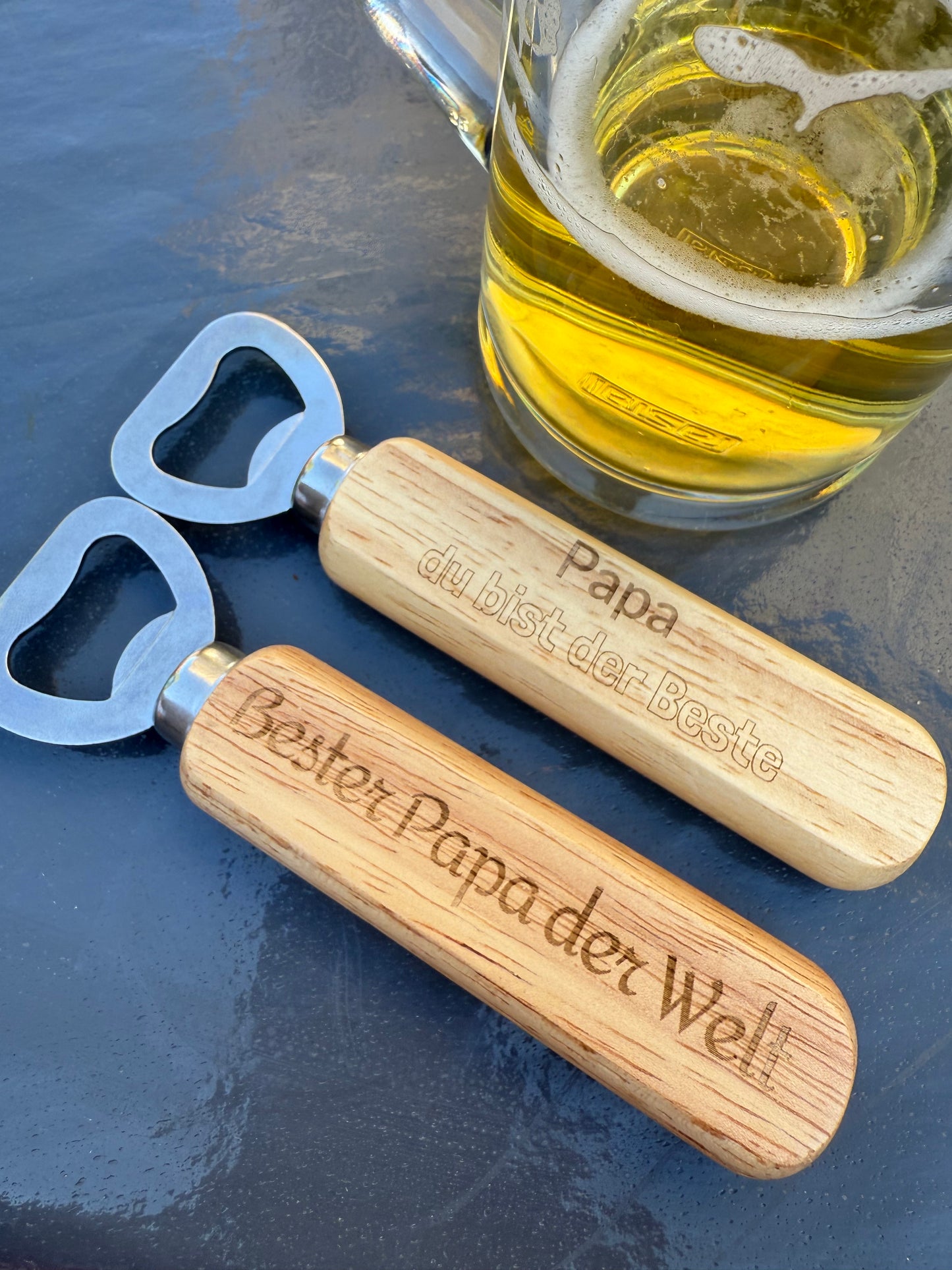 Personalisierbarer Flaschenöffner Vatertag Geschenkidee Männer Bar Camping