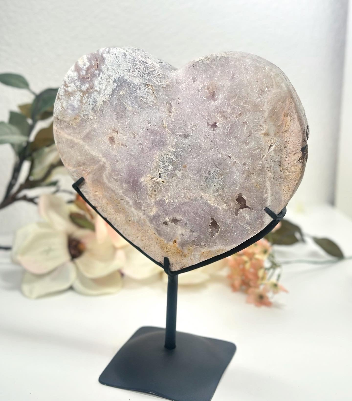 Pink Amethyst Herz auf Metallständer