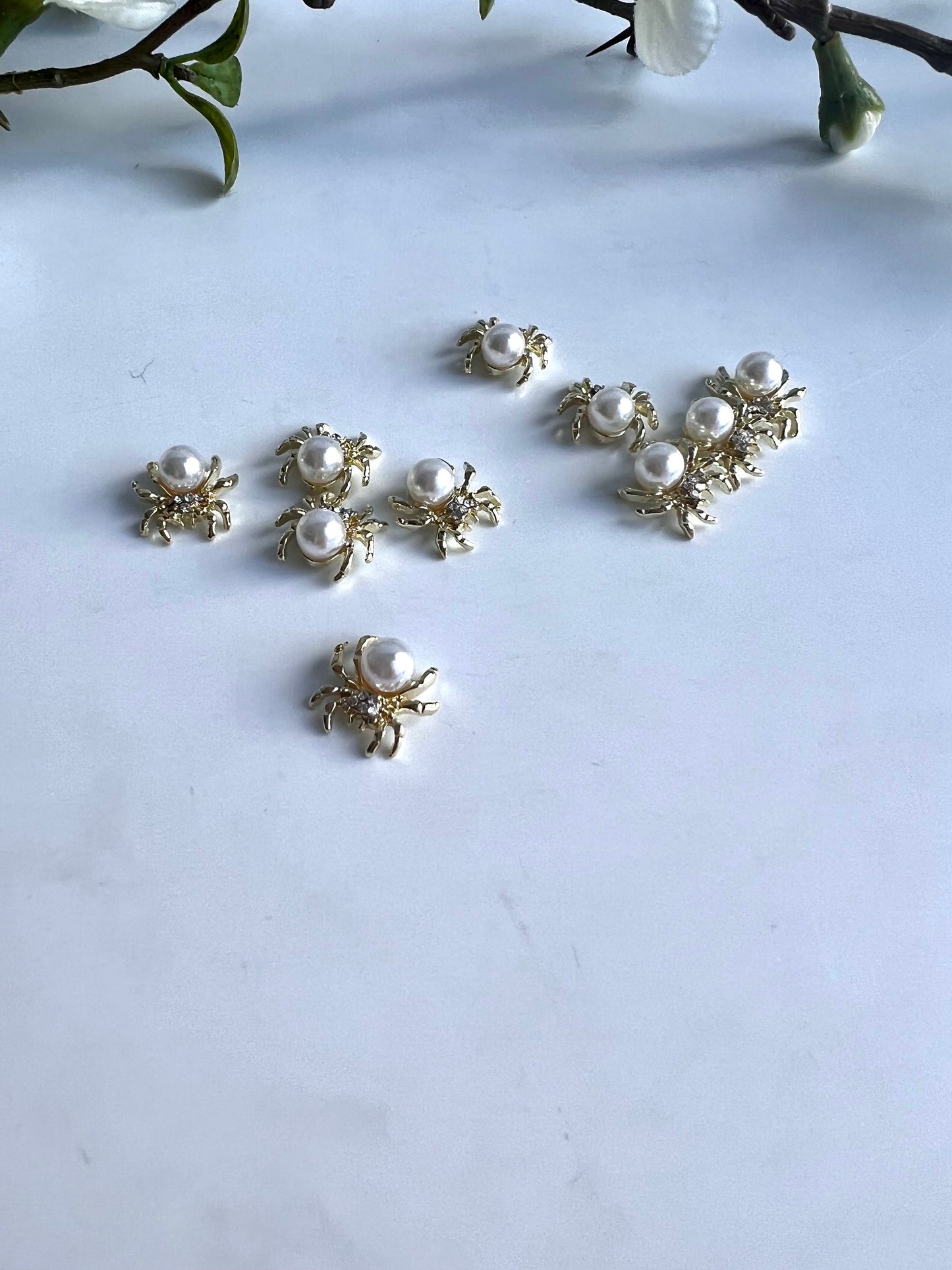 Spinne in gold