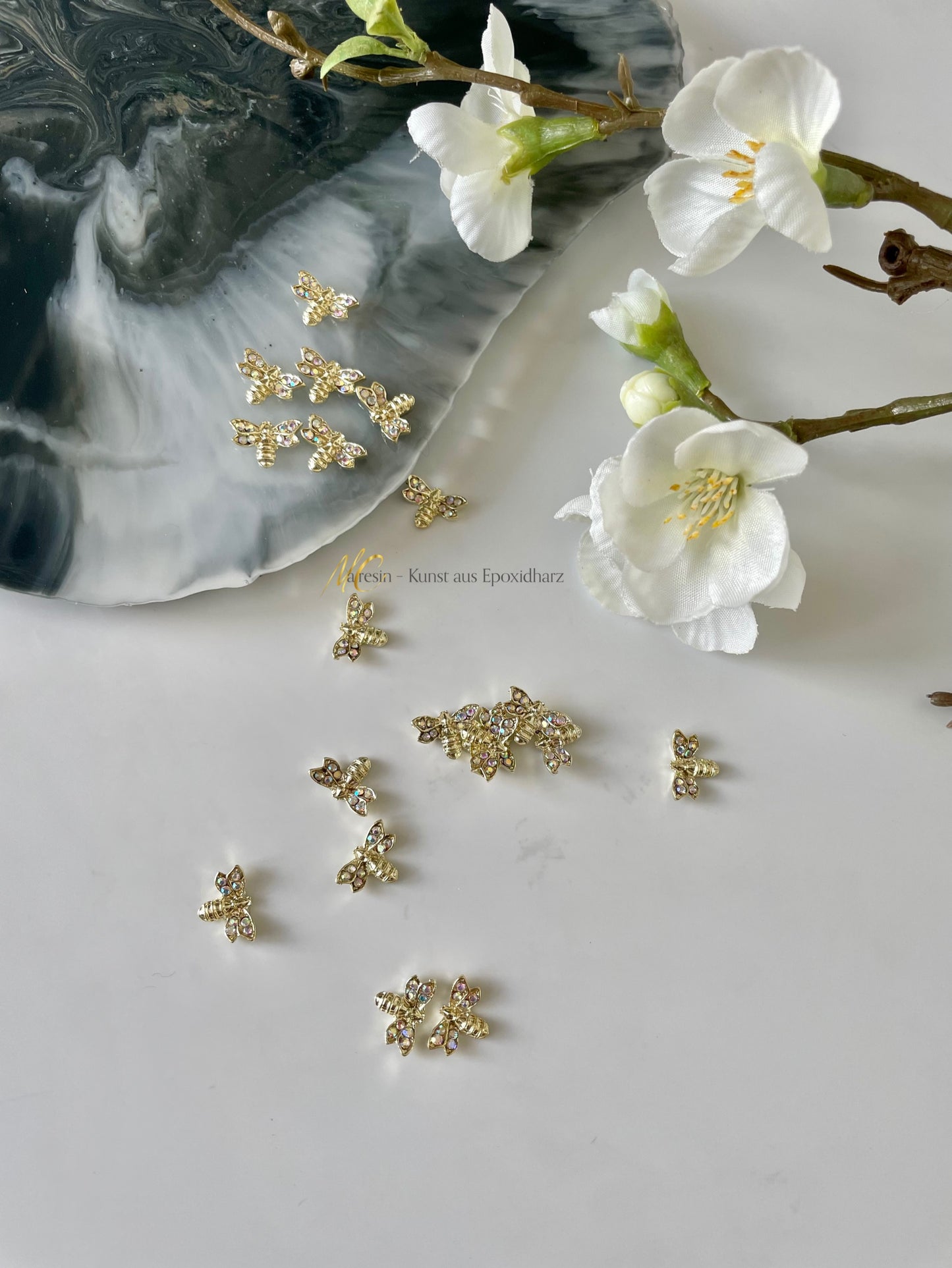 Bienchen Zweiflügler in Zartgold mit Glitzersteinchen