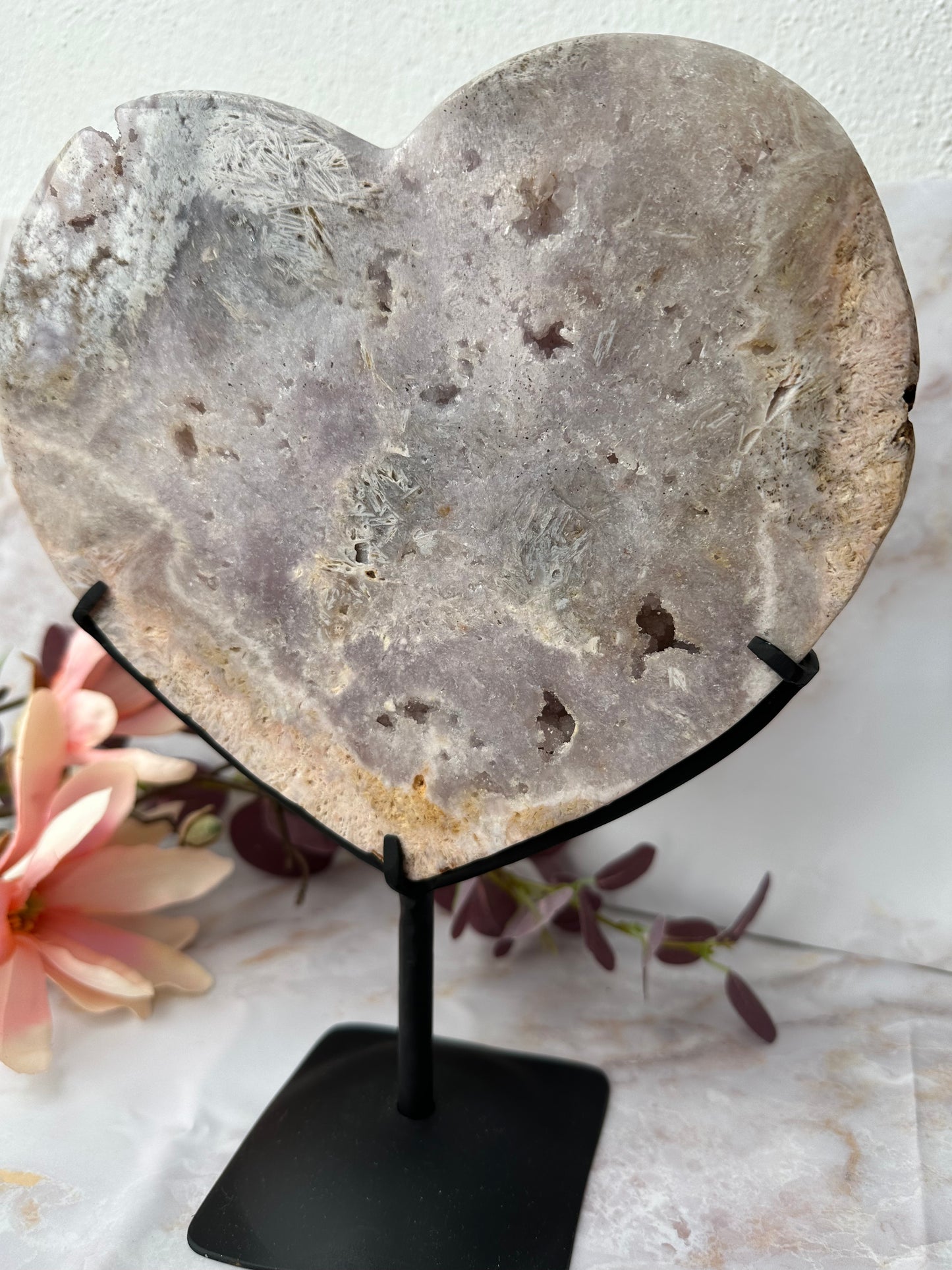 Pink Amethyst Herz auf Metallständer