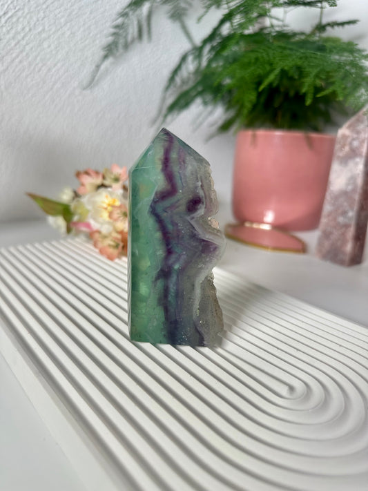 Fluorit Turm Halbnatur