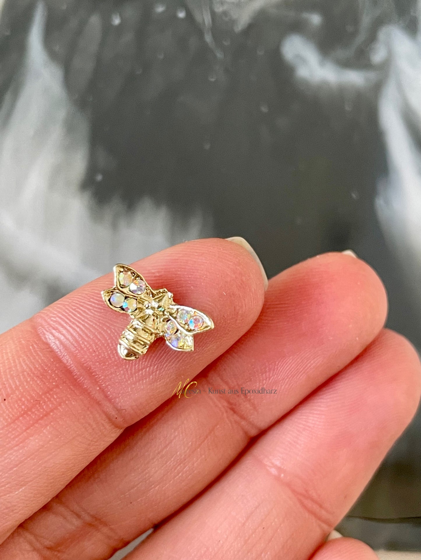 Bienchen Zweiflügler in Zartgold mit Glitzersteinchen
