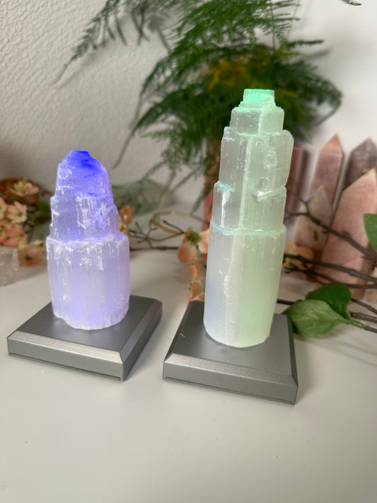 Selenit Turm mit LED Beleuchtung
