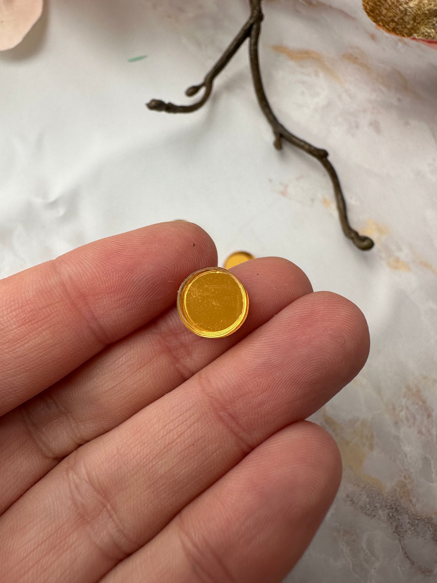 Acryl Punkte gelbgold für Uhrengerstellung