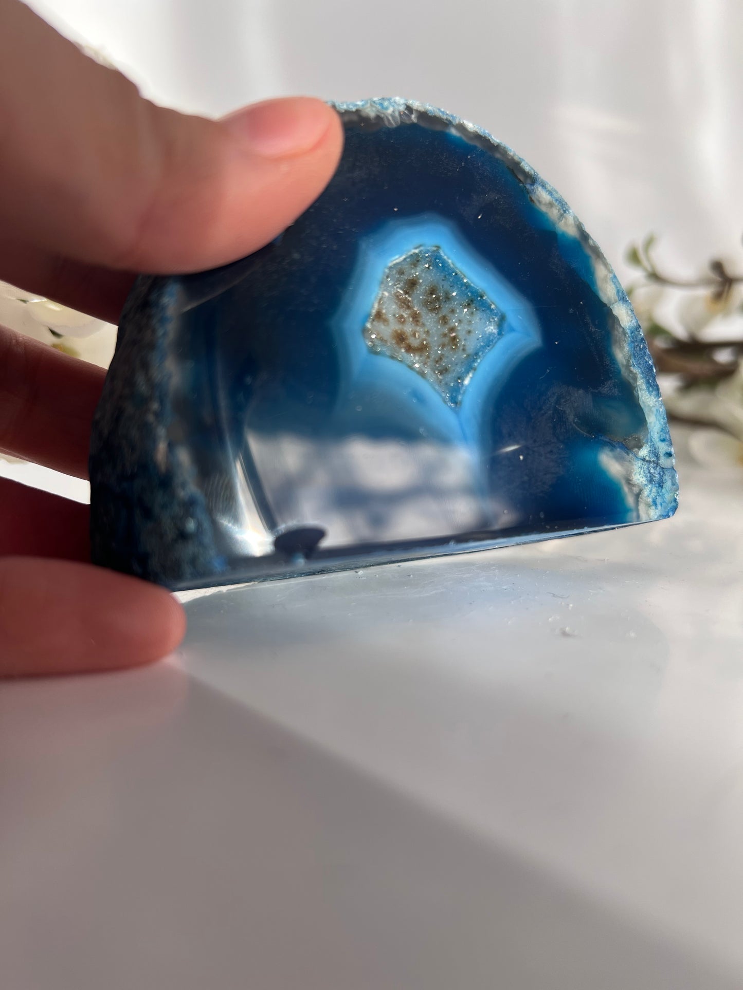 Achat Ende poliert blau gefärbt