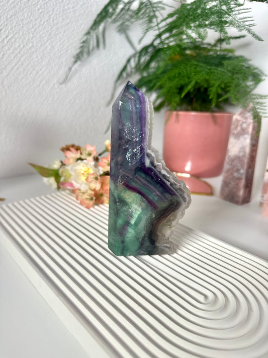 Fluorit Turm Halbnatur